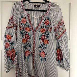 Johnny Was embroidered top 99%ctn/1% spandex